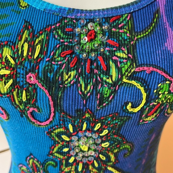 CHAUDRY ART TOP IN VIBRANT BLUES, GREENS, PINKS & YELLOW - SEQUIN DESIGNS -SMALL - Picture 7 of 13